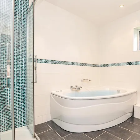 בית נופש Lovely In