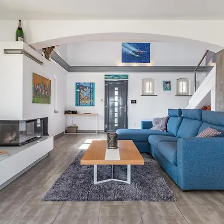 Lovely In סאן-לורן-דו-ואר