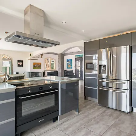 בית נופש Lovely In *