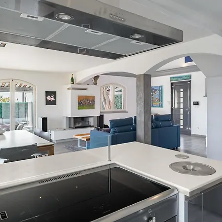 Lovely In בית נופש סאן-לורן-דו-ואר